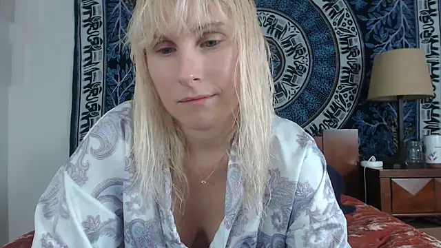 Snapshot of Cutikatxoxo chatting on 12/20/24, 02:08 Cutikatxoxo online show from 12/20/24, 02:08