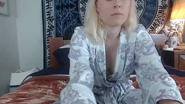 Snapshot of Cutikatxoxo chatting on 12/27/24, 02:04 Cutikatxoxo online show from 12/27/24, 02:04