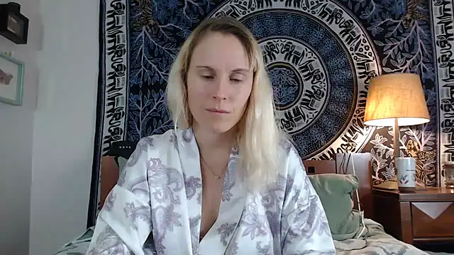 Snapshot of Cutikatxoxo chatting on 01/25/25, 02:04 Cutikatxoxo online show from 01/25/25, 02:04