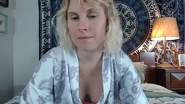 Snapshot of Cutikatxoxo chatting on 02/11/25, 02:14 Cutikatxoxo online show from 02/11/25, 02:14