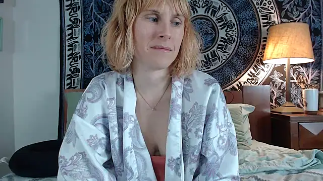 Snapshot of Cutikatxoxo chatting on 02/20/25, 02:40 Cutikatxoxo online show from 02/20/25, 02:40