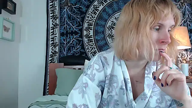 Snapshot of Cutikatxoxo chatting on 02/22/25, 02:06 Cutikatxoxo online show from 02/22/25, 02:06