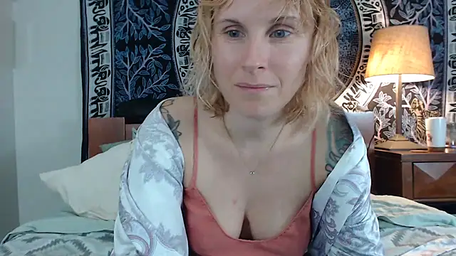 Snapshot of Cutikatxoxo chatting on 02/26/25, 02:37 Cutikatxoxo online show from 02/26/25, 02:37
