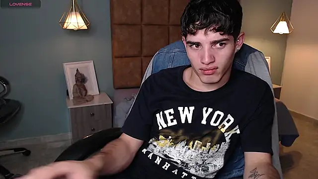 Snapshot of AlejooTwink chatting on 01/24/25, 12:31 AlejooTwink online show from 01/24/25, 12:31