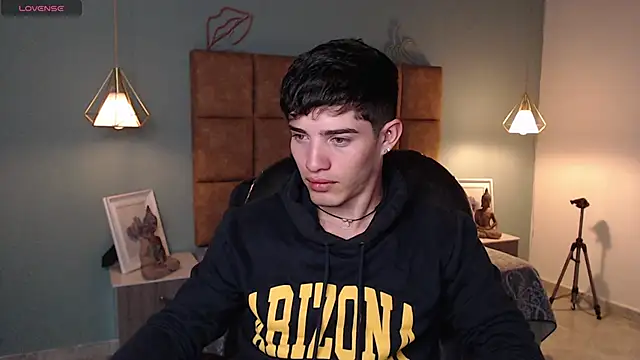 Snapshot of AlejooTwink chatting on 02/05/25, 12:53 AlejooTwink online show from 02/05/25, 12:53