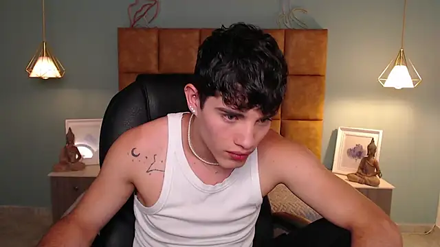 Snapshot of AlejooTwink chatting on 03/01/25, 12:50 AlejooTwink online show from 03/01/25, 12:50