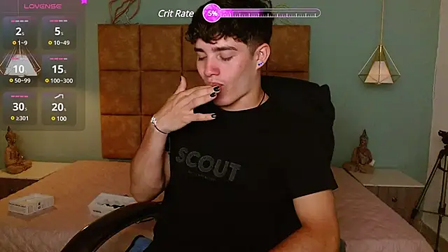 Snapshot of AlejooTwink chatting on 03/23/25, 12:36 AlejooTwink online show from 03/23/25, 12:36