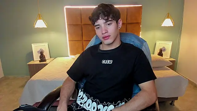 AlejooTwink online show from 10/07/25, 05:32