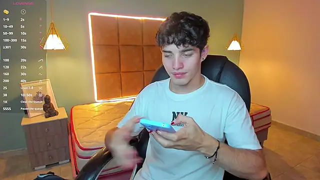 AlejooTwink online show from 10/11/25, 01:05