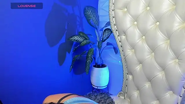 Layla 707 online show from 10/31/25, 12:22