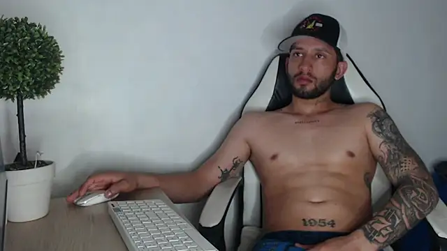 maxXximo777 online show from 02/12/25, 08:50