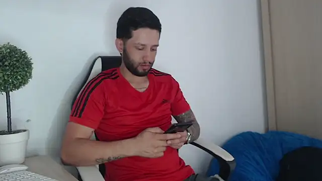 maxXximo777 online show from 02/18/25, 02:49