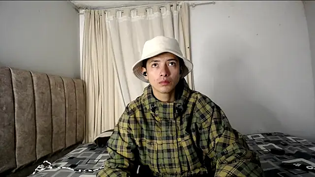 Yellowpokemon23 online show from 11/12/25, 05:19