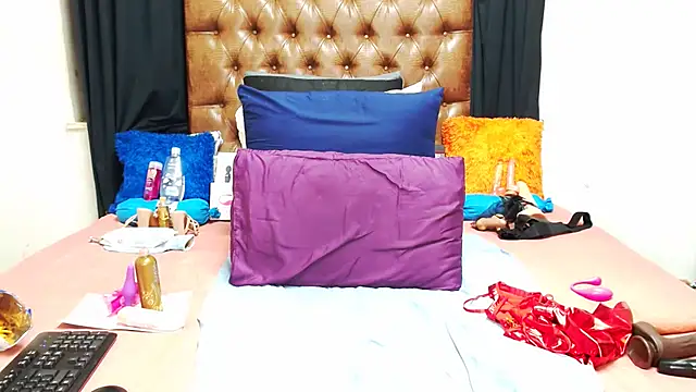 Snapshot of Hotxbums22 chatting on 10/05/25, 07:01 Hotxbums22 online show from 10/05/25, 07:01