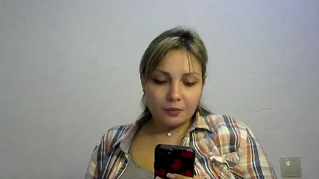 Snapshot of Iskor_ka chatting on 12/13/24, 08:15 Iskor ka online show from 12/13/24, 08:15