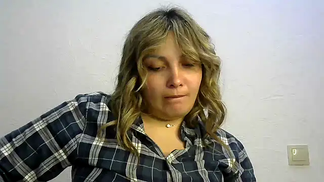 Snapshot of Iskor_ka chatting on 12/21/24, 07:27 Iskor ka online show from 12/21/24, 07:27