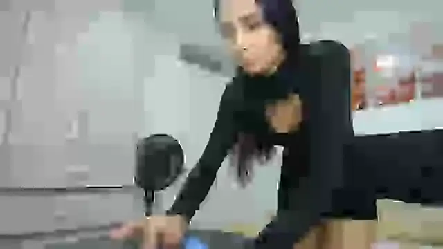Snapshot of conni_f00x chatting on 12/16/24, 12:27 conni f00x online show from 12/16/24, 12:27