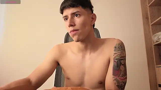 Snapshot of Cristopher23_ chatting on 09/22/25, 04:09 Cristopher23 online show from 09/22/25, 04:09