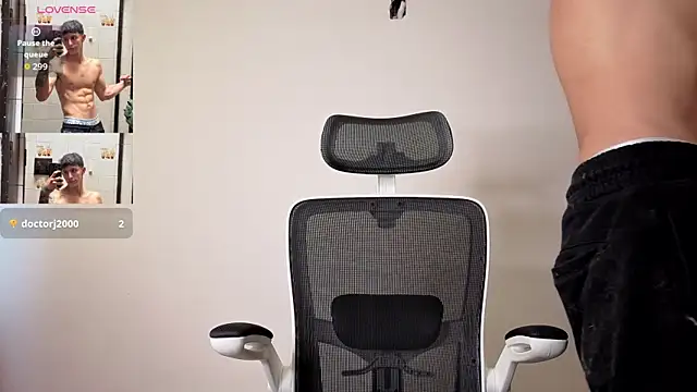 Snapshot of Cristopher23_ chatting on 10/10/25, 01:10 Cristopher23 online show from 10/10/25, 01:10