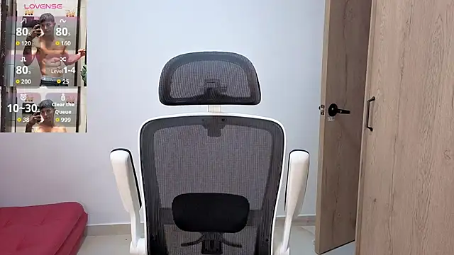 Snapshot of Cristopher23_ chatting on 10/12/25, 01:43 Cristopher23 online show from 10/12/25, 01:43