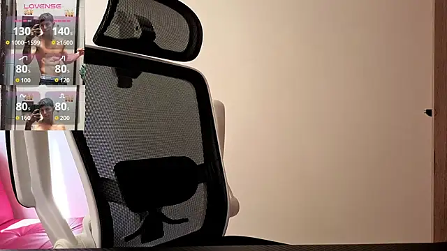 Snapshot of Cristopher23_ chatting on 10/22/25, 02:50 Cristopher23 online show from 10/22/25, 02:50