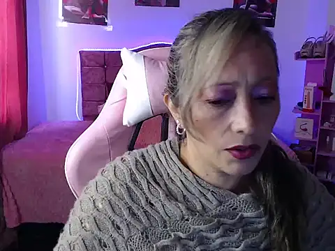 Snapshot of Melanyy_100 chatting on 02/20/25, 08:03 Melanyy 100 online show from 02/20/25, 08:03