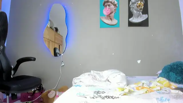 Snapshot of Lilybaudinx96 chatting on 01/22/25, 03:31 Lilybaudinx96 online show from 01/22/25, 03:31