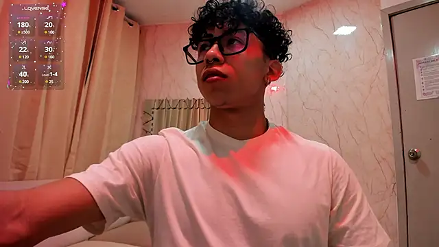 Snapshot of AkazaBoy_ chatting on 01/10/25, 04:12 AkazaBoy online show from 01/10/25, 04:12