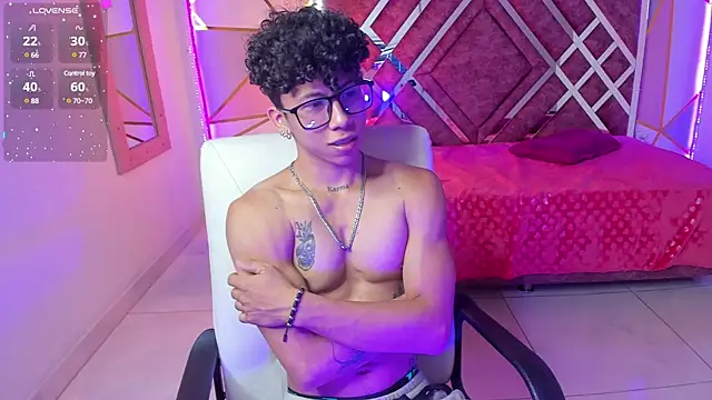 Snapshot of AkazaBoy_ chatting on 01/31/25, 04:36 AkazaBoy online show from 01/31/25, 04:36