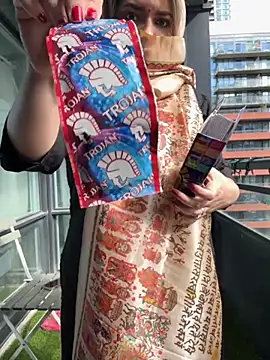 Snapshot of famous_indian_girl chatting on 10/12/25, 06:07 famous indian girl online show from 10/12/25, 06:07