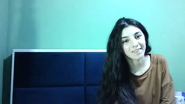 Snapshot of Ahotkittyxxx chatting on 12/18/24, 04:39 Ahotkittyxxx online show from 12/18/24, 04:39