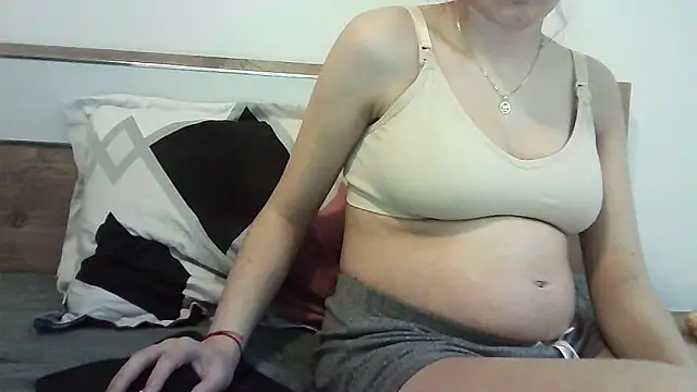 Snapshot of Ahotkittyxxx chatting on 10/26/25, 07:03 Ahotkittyxxx online show from 10/26/25, 07:03