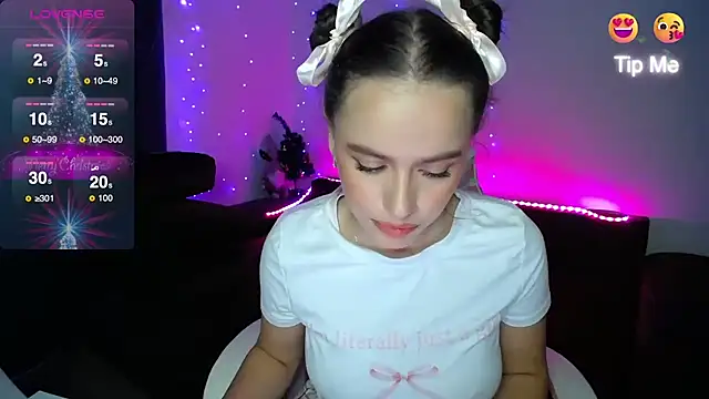 Snapshot of Emillias chatting on 01/13/25, 02:21 Emillias online show from 01/13/25, 02:21