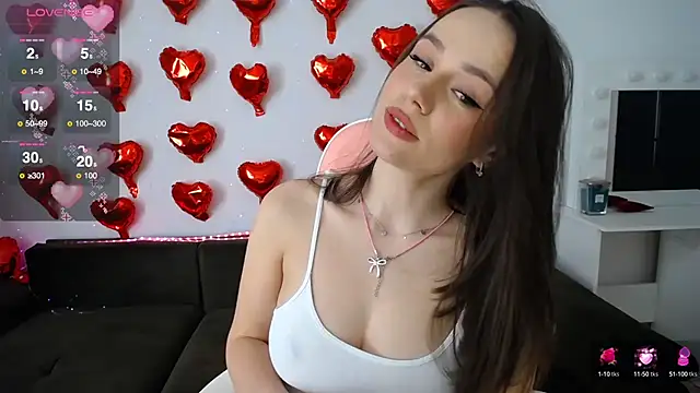 Snapshot of Emillias chatting on 03/17/25, 11:10 Emillias online show from 03/17/25, 11:10