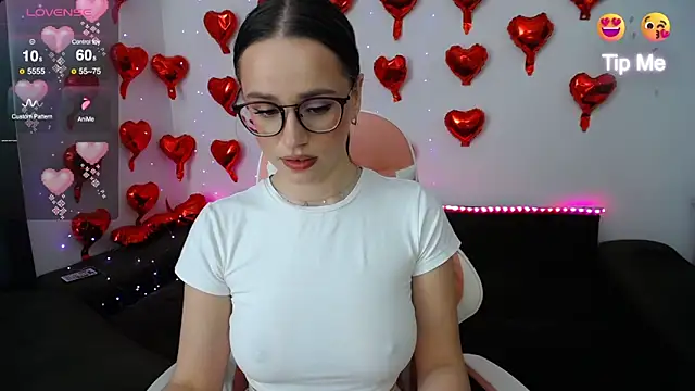 Snapshot of Emillias chatting on 03/18/25, 12:03 Emillias online show from 03/18/25, 12:03