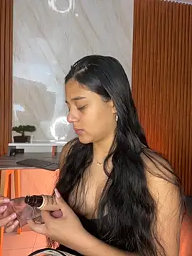 floriamANDjazmin online show from 11/18/25, 07:07