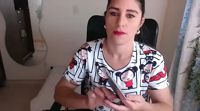 Snapshot of LUCY_LI chatting on 12/15/24, 06:15 LUCY LI online show from 12/15/24, 06:15