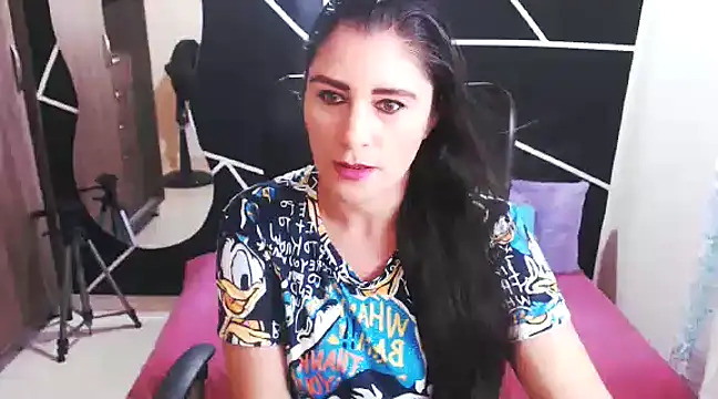 Snapshot of LUCY_LI chatting on 01/22/25, 05:59 LUCY LI online show from 01/22/25, 05:59