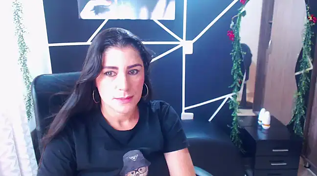 Snapshot of LUCY_LI chatting on 03/09/25, 01:37 LUCY LI online show from 03/09/25, 01:37