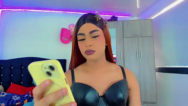 Hellen moons   online show from 10/20/25, 04:07