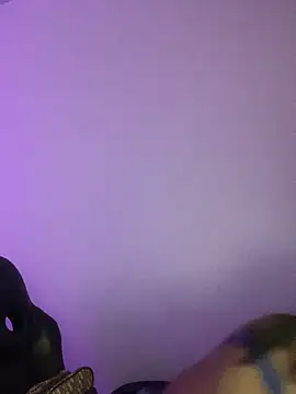 Snapshot of _18_laura chatting on 01/12/25, 10:02 18 laura online show from 01/12/25, 10:02