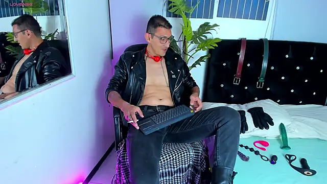 Snapshot of enzopratt chatting on 02/20/25, 03:23 enzopratt online show from 02/20/25, 03:23