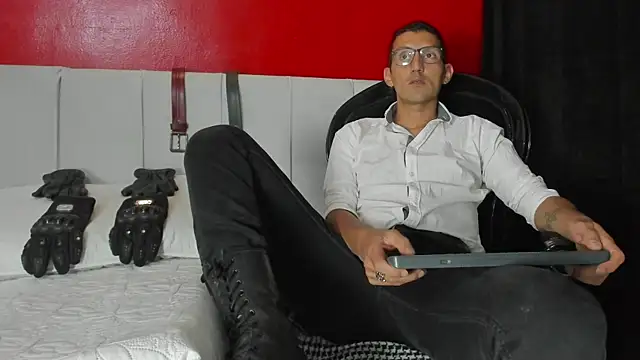 Snapshot of enzopratt chatting on 03/06/25, 03:35 enzopratt online show from 03/06/25, 03:35