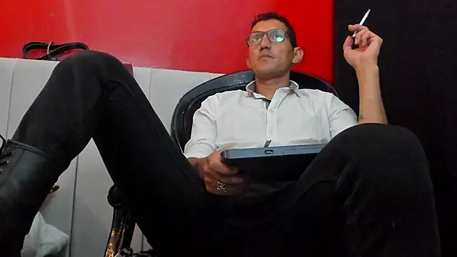 Snapshot of enzopratt chatting on 03/09/25, 03:32 enzopratt online show from 03/09/25, 03:32