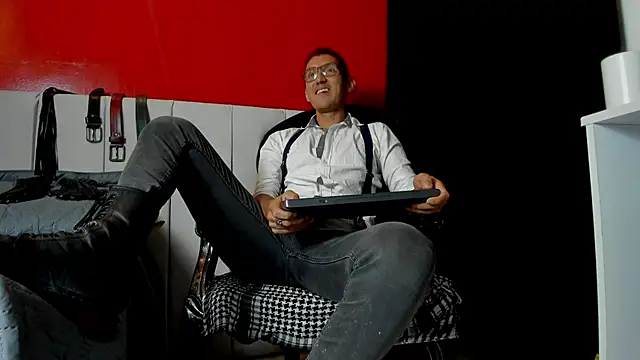 Snapshot of enzopratt chatting on 03/13/25, 06:16 enzopratt online show from 03/13/25, 06:16