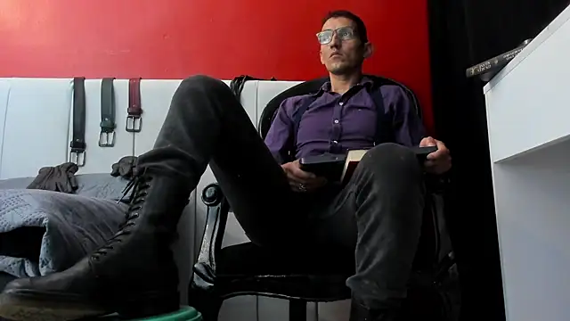 Snapshot of enzopratt chatting on 03/18/25, 03:53 enzopratt online show from 03/18/25, 03:53