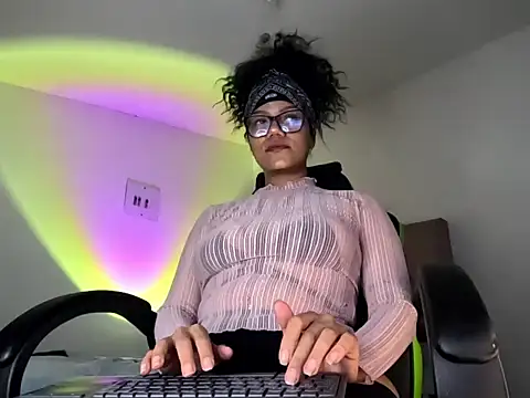 Ale xandra online show from 10/25/25, 03:36