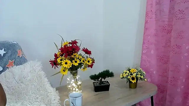 Snapshot of Amber_diamond chatting on 03/18/25, 04:04 Amber diamond online show from 03/18/25, 04:04