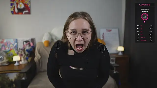 Snapshot of Miatiny chatting on 10/11/25, 04:22 Miatiny online show from 10/11/25, 04:22