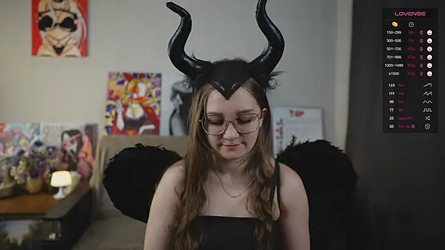 Snapshot of Miatiny chatting on 11/06/25, 03:02 Miatiny online show from 11/06/25, 03:02